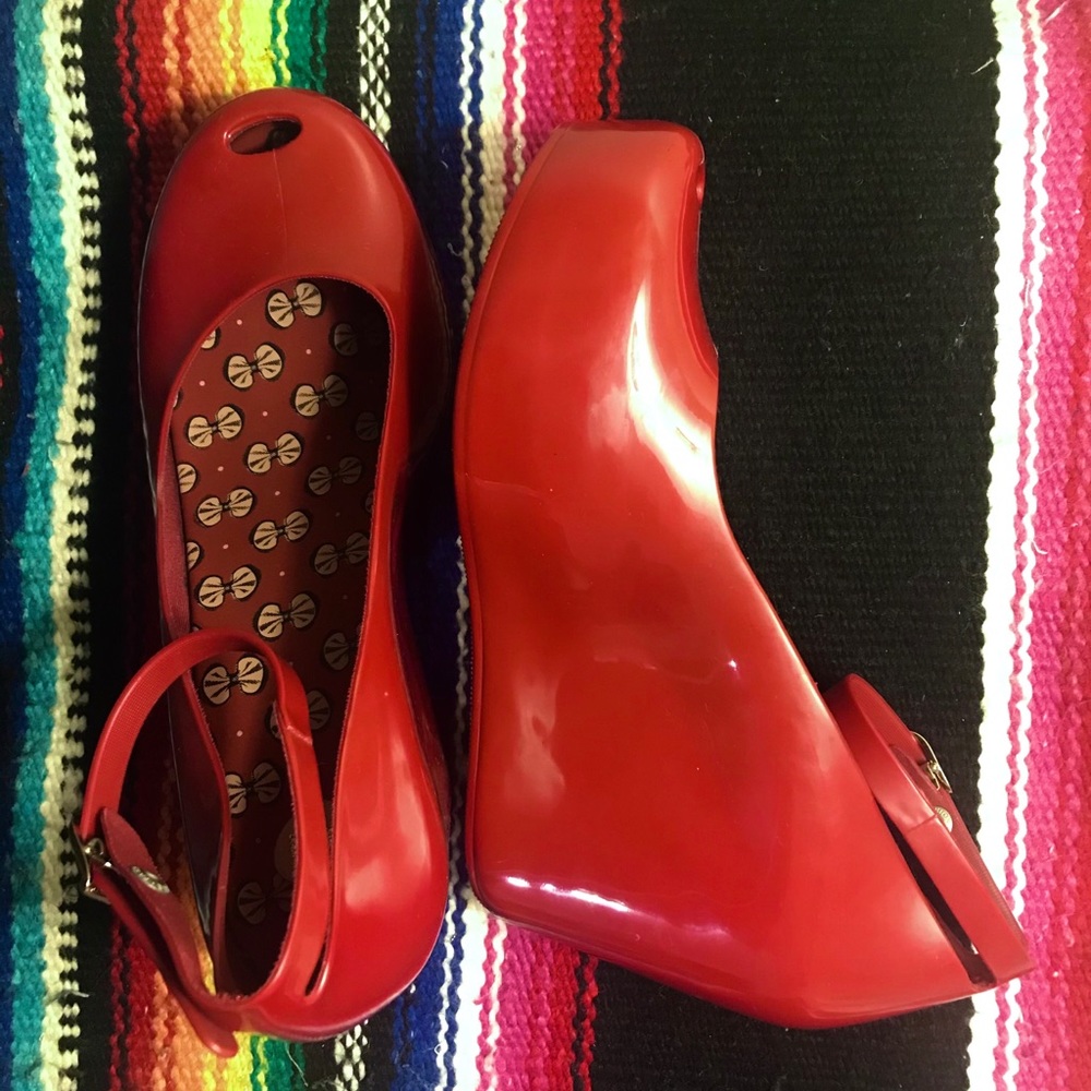 Red peep toe wedges.